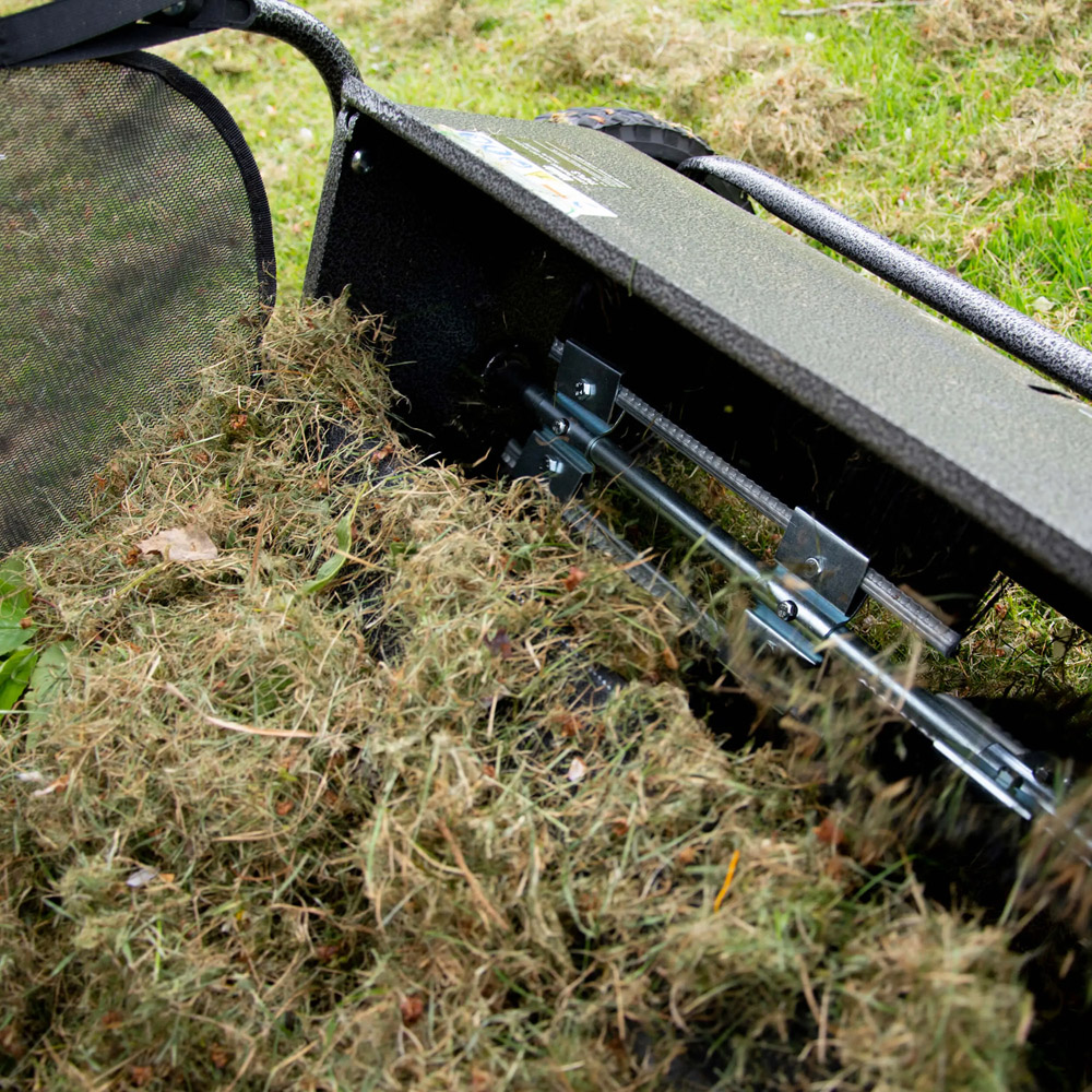 The Handy Push Lawn Sweeper 66cm Image 7