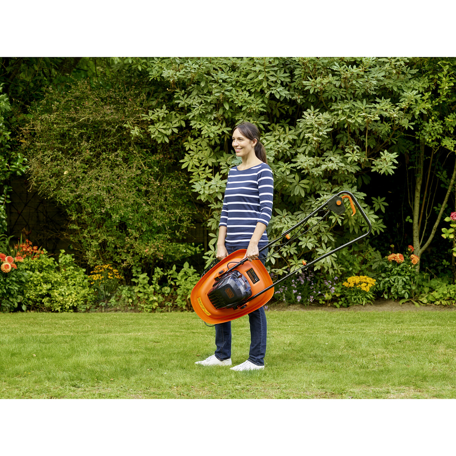 Black + Decker 1200W Hand Propelled 30cm Rotary Electric Lawn Mower Image 4