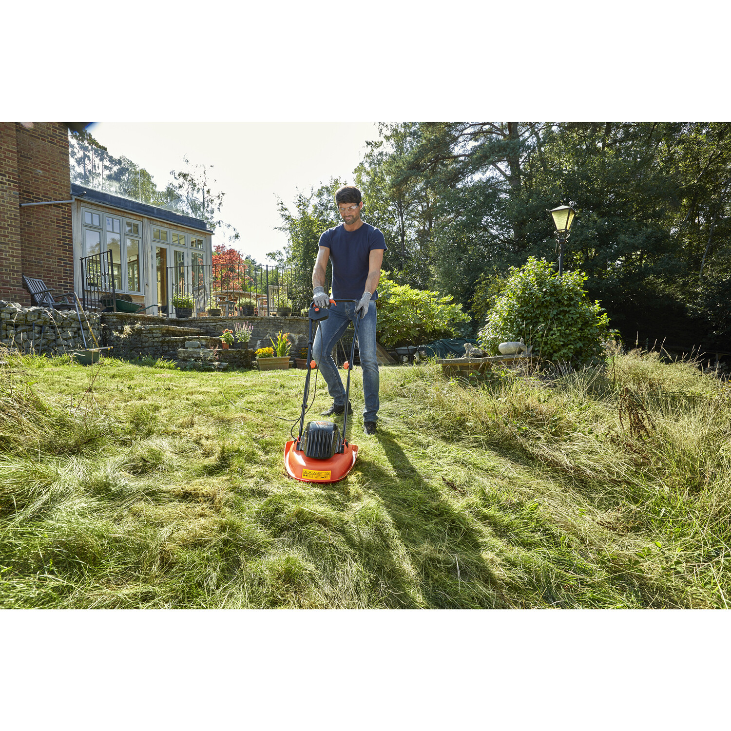 Black + Decker 1200W Hand Propelled 30cm Rotary Electric Lawn Mower Image 3