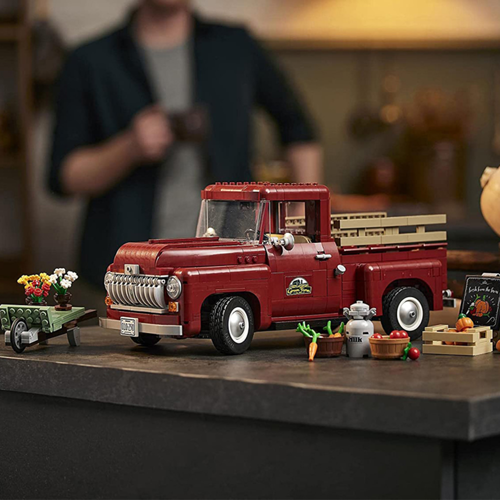 LEGO 10290 Icons Pickup Truck Image 7