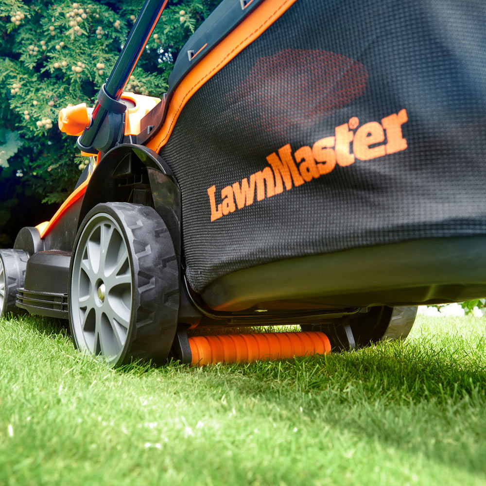 LawnMaster CLMF2437G-01 24V Hand Propelled 37cm Rotary Battery Lawn Mower Image 7
