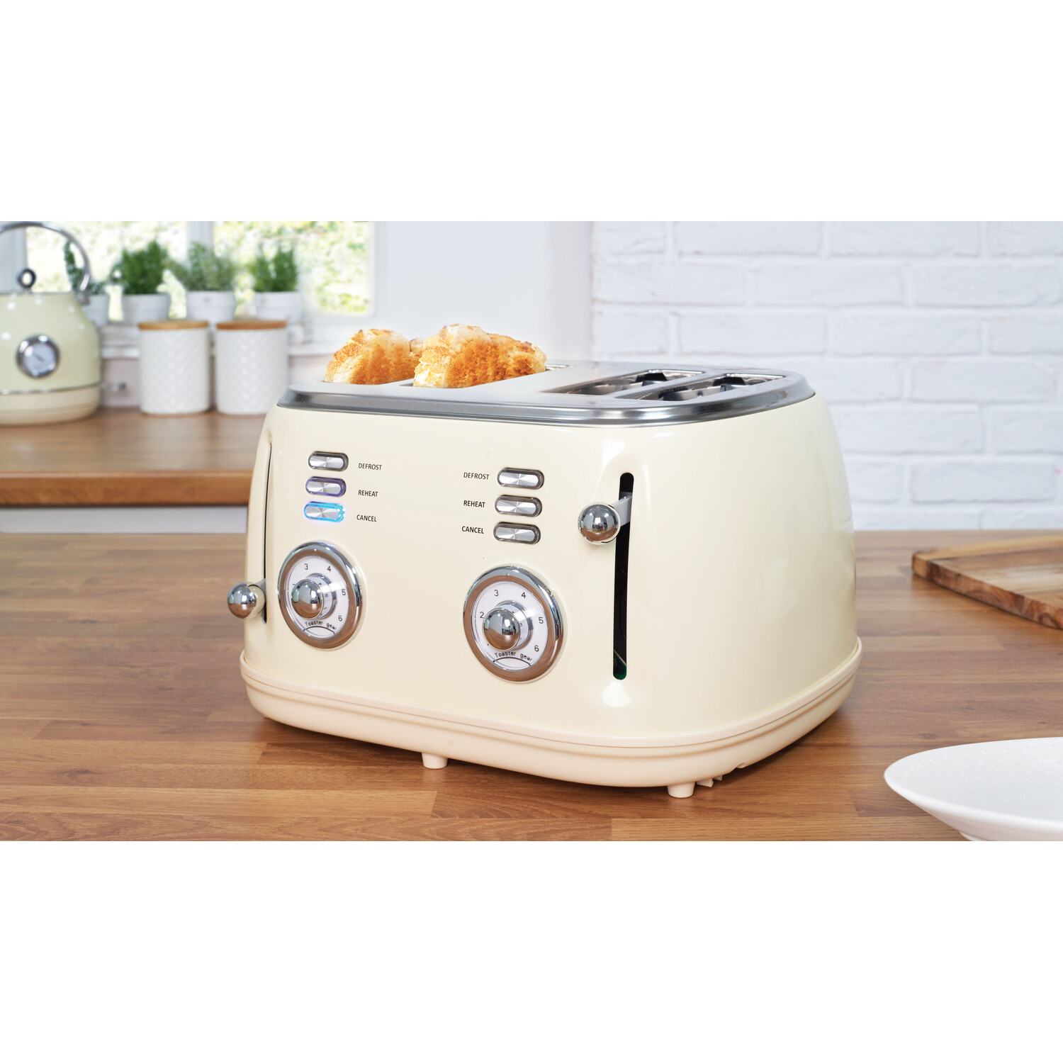 Cream Four Slice Retro Toaster Image 2