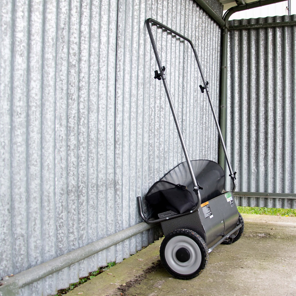 The Handy Push Lawn Sweeper 66cm Image 6