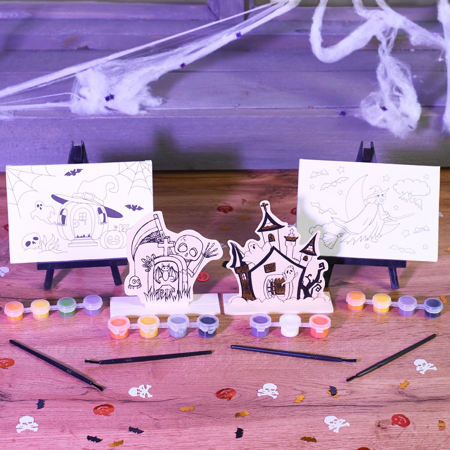 Paint Your Own Halloween Wooden Stand Image 1