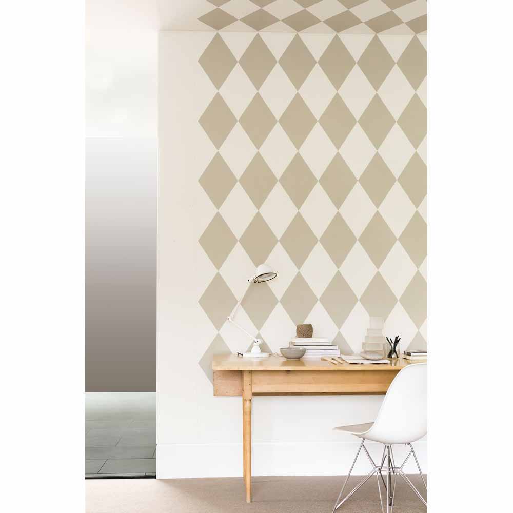 Dulux Walls & Ceilings White Mist Silk Emulsion Paint 2.5L Image 5