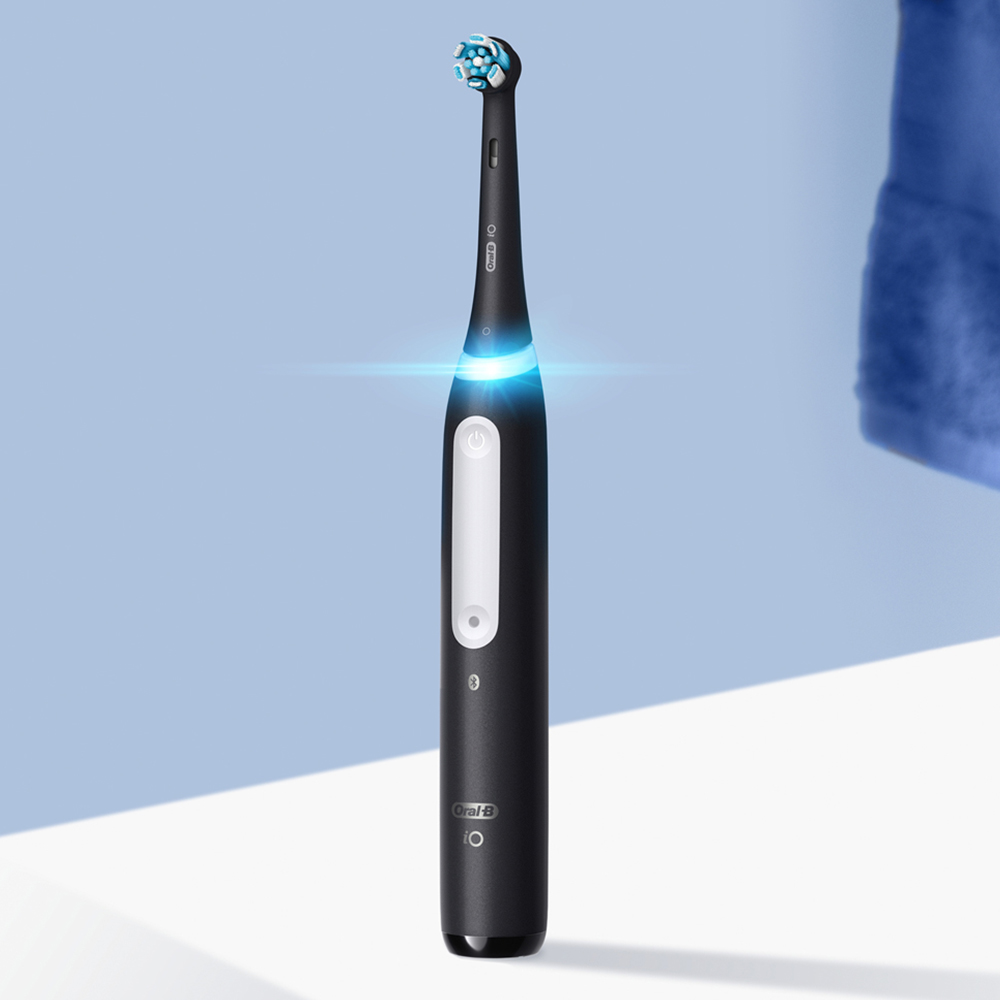 Oral-B iO Series 4 Black and White Rechargeable Toothbrush Image 6