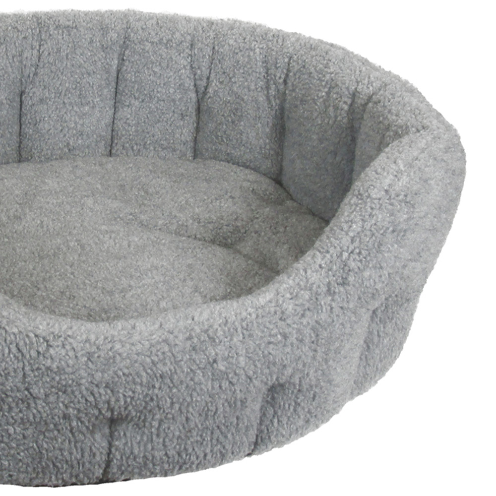 P&L XL Oval Sherpa Fleece Dog Bed Image 3