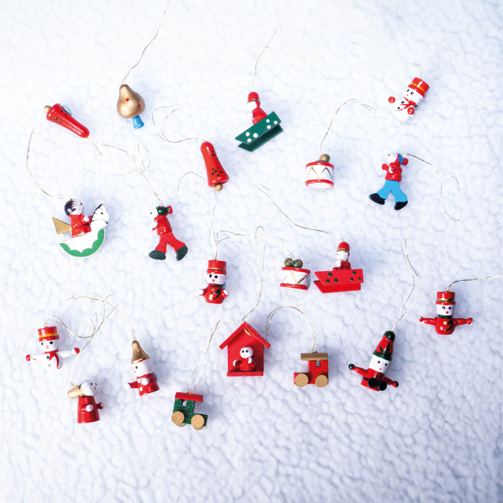 St Helens Wooden Christmas Hanging Ornaments 20 Pack Image 4