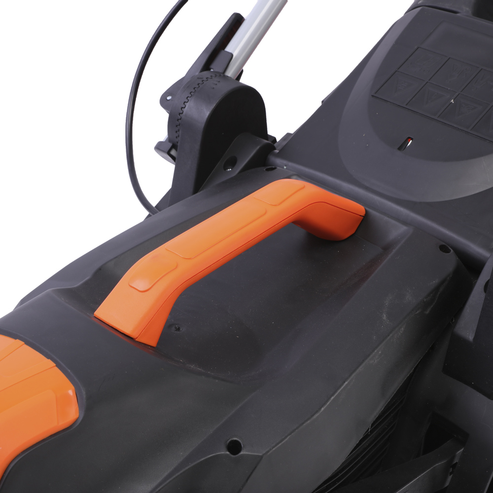 Yard Force EM N34A 1400W 34cm Electric Lawnmower with 35L Grass Bag and Rear Roller. Image 3