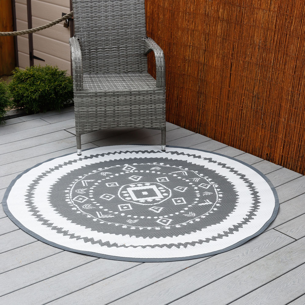 Streetwize Vanguard Grey and White Reversible Round Outdoor Rug 150cm Image 2