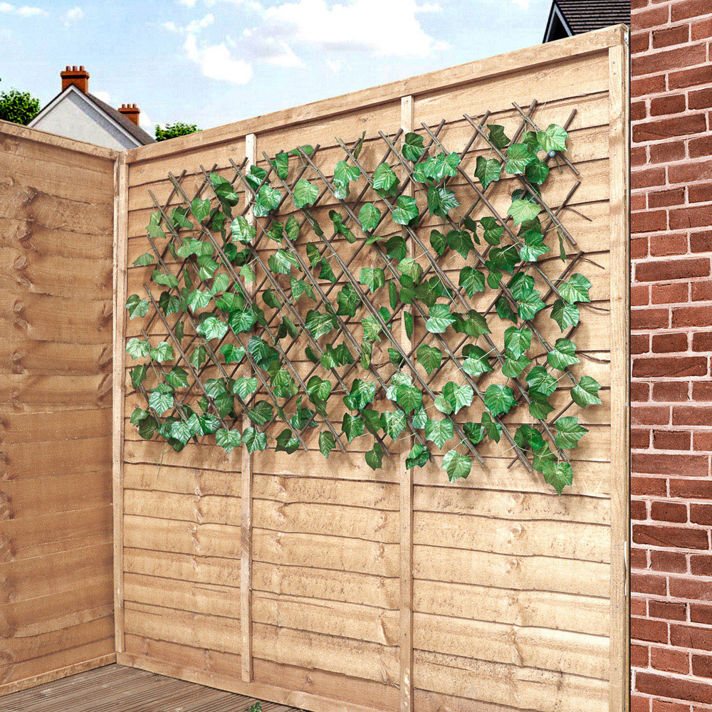 Gardenwize Green Ivy Expandable Garden Trellis with Solar LED Image 2