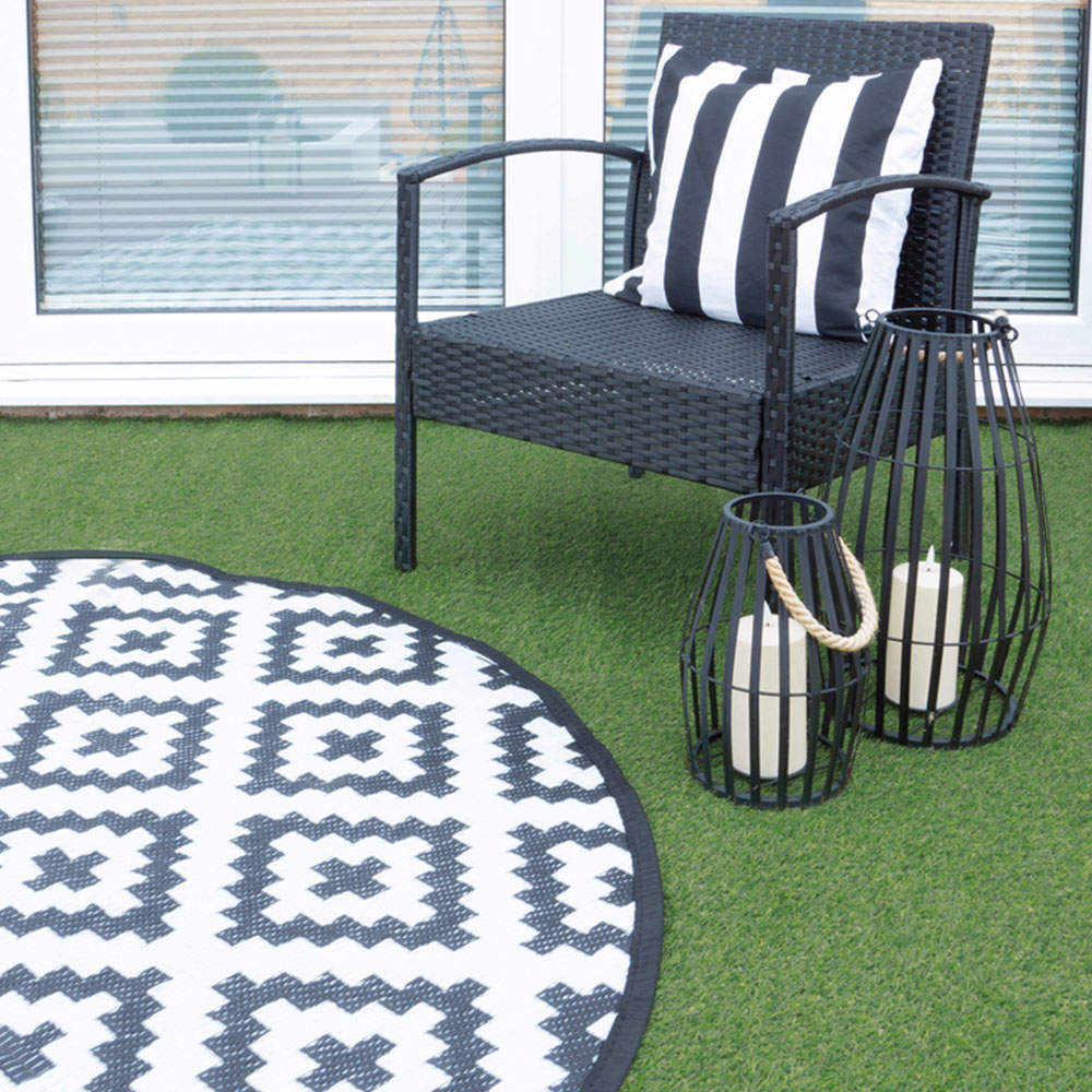St Helens Home and Garden Realistic Artificial Grass 7mm Pile 1 x 4m Image 2