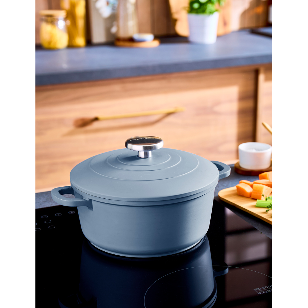 Morphy Richards 20cm 2.3L Blue Cast Aluminium Casserole Dish Image 4