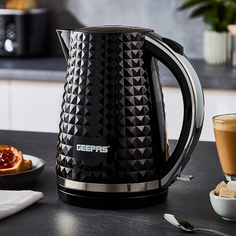 Geepas GK38056UK-BK Argyle Black 1.7L Cordless Kettle 2200W Image 2