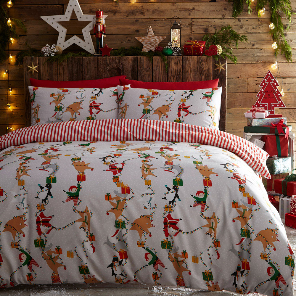 furn. Santa's Workshop Toddler White Christmas Duvet Cover Set Image 1