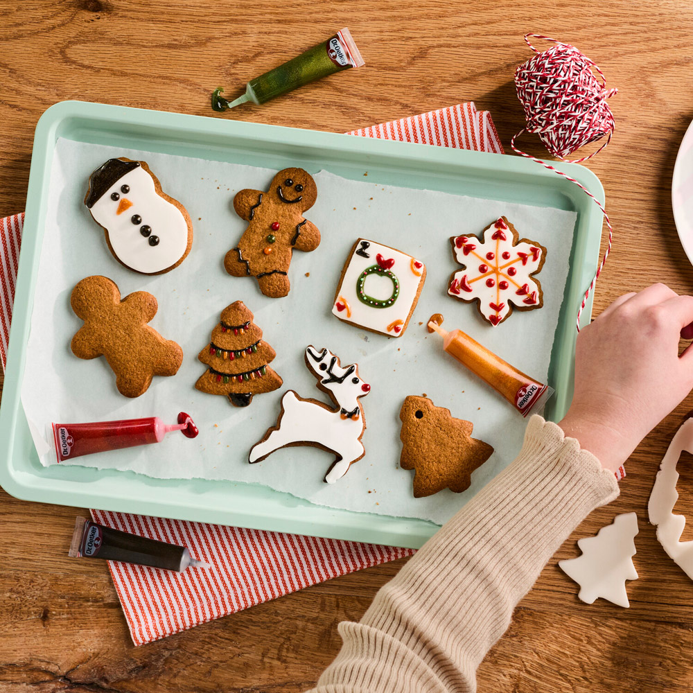 Dr. Oetker Christmas Glittery Decorating Icing Image 4