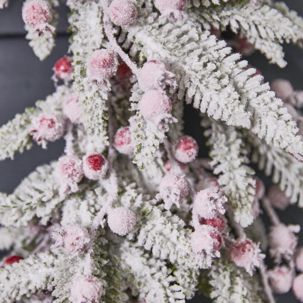 Dibor Hampton Christmas Wreath with Frosted Berries 50cm Image 3