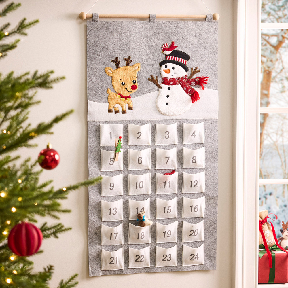 Dibor Young Reindeer and Snowman Christmas Advent Calendar Image 2