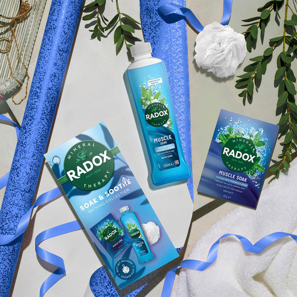 Radox Soak and Soothe Bathing Collection Muscle Soak Gel and Salts Gift Set 4 Pack Image 2