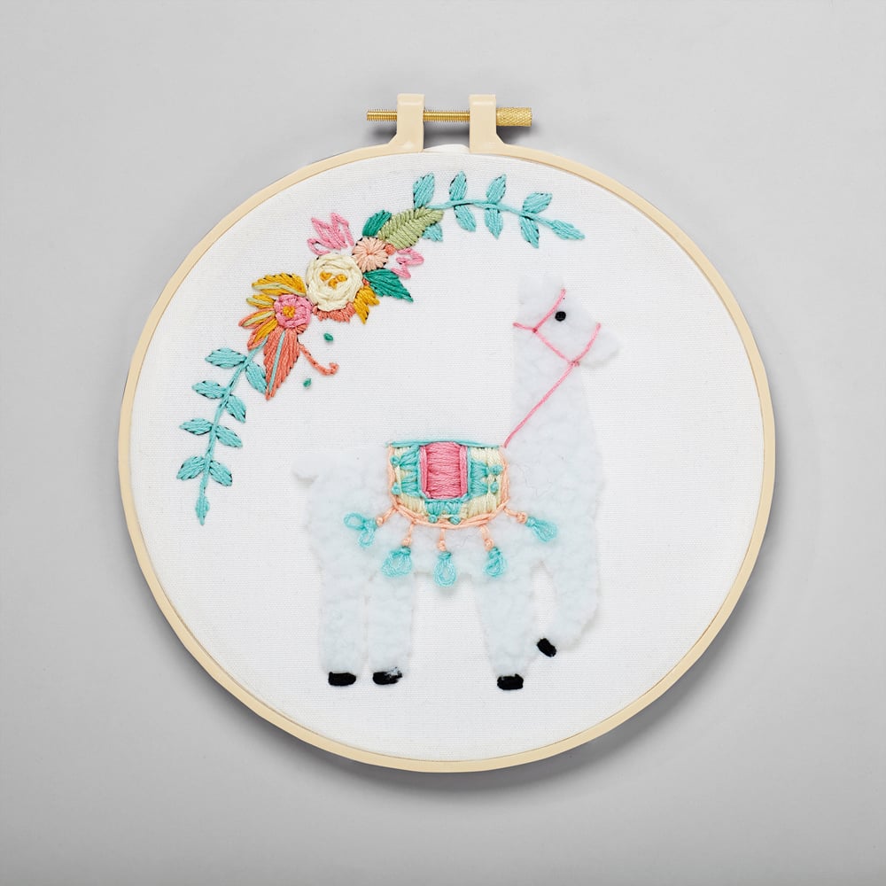 Simply Make Llama Embroidery Kit Image 2