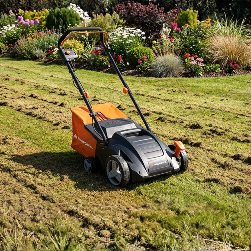 Yard Force EA U32-UK 1500W 2-in-1 32cm Electric Lawn Scarifier Image 2