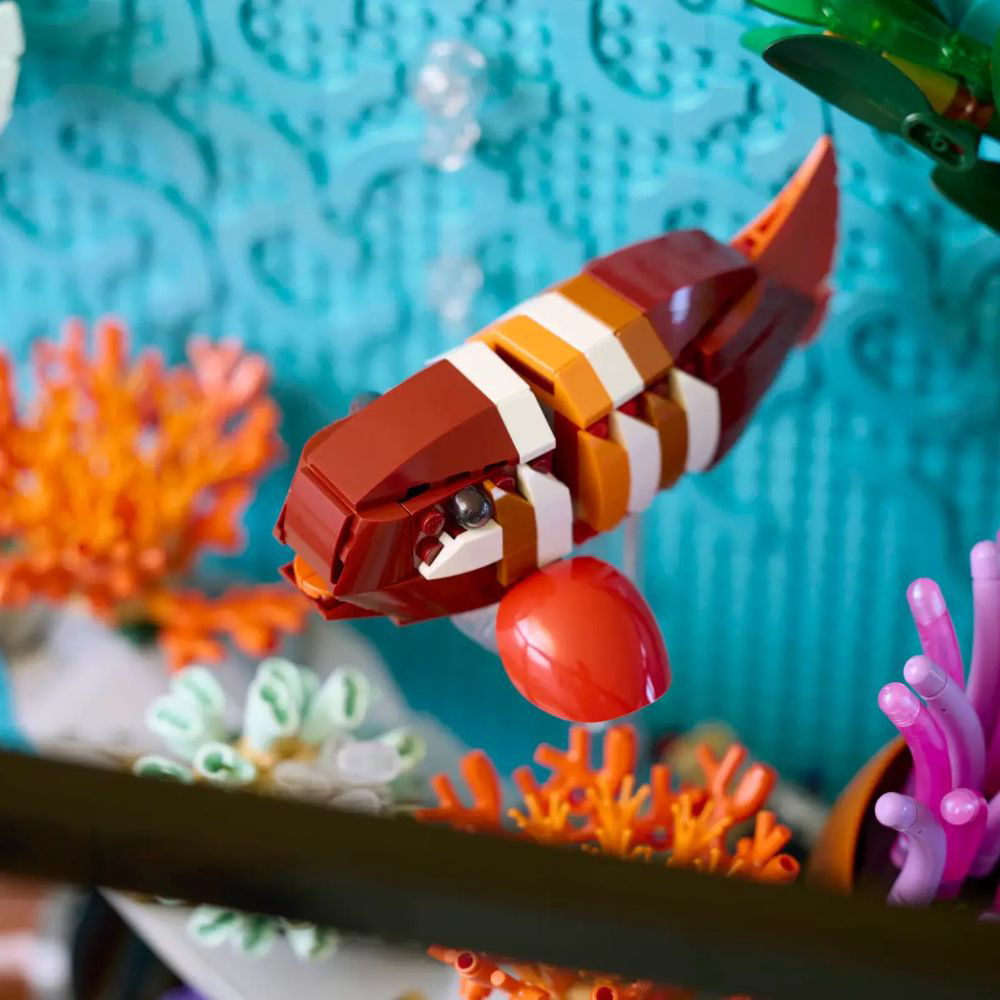 LEGO Icons 10366 Tropical Aquarium 4154 Pieces Image 7