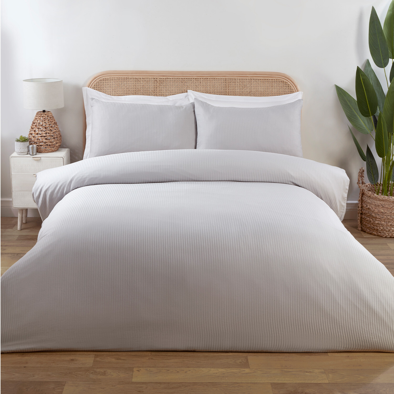 Divante Bamboo Cotton Duvet Cover and Pillowcase Set - Silver / Superking Image 1