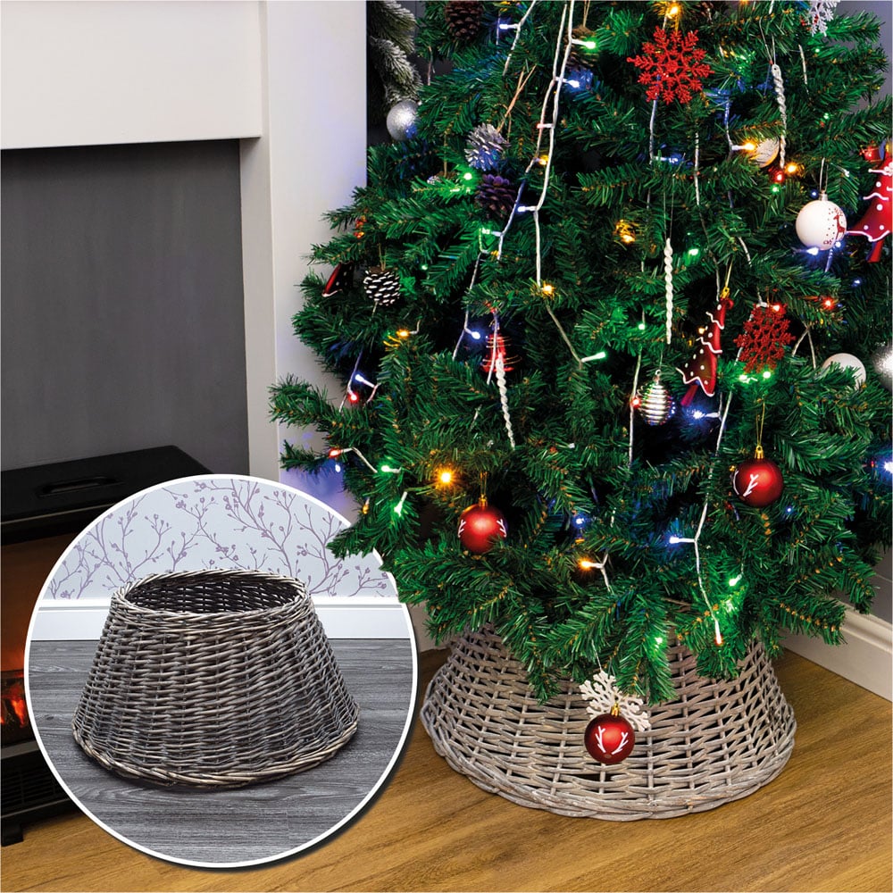 St Helens Large Christmas Wicker Tree Skirt Image 6
