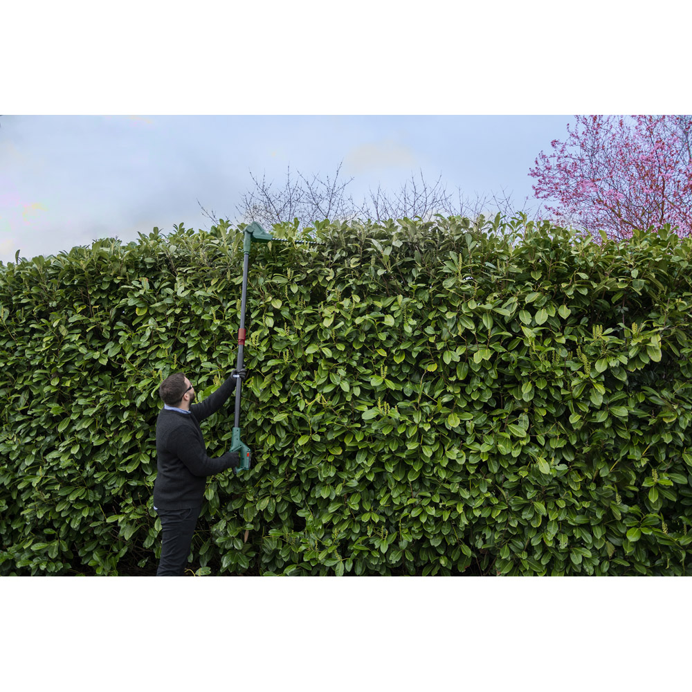 Webb 20V 50cm Cordless Long Reach Hedge Trimmer Image 8