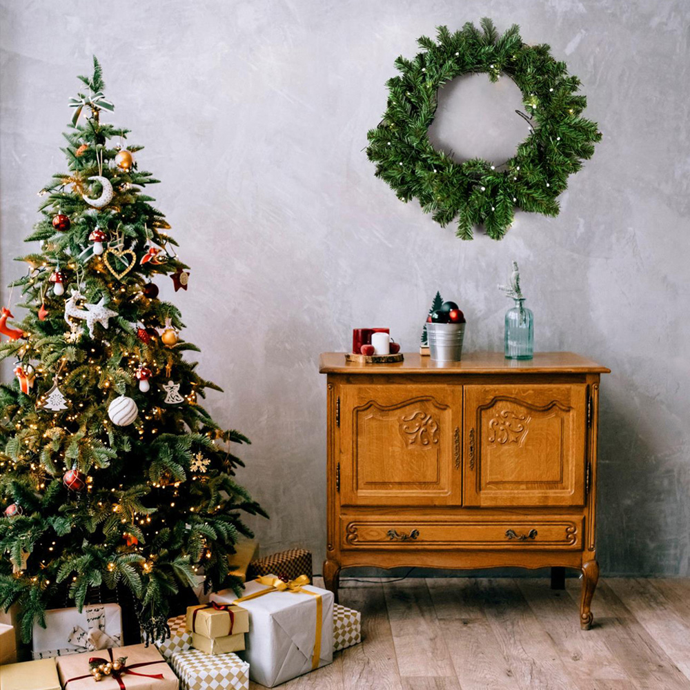Shatchi Pre-Lit Warm White LED Alaskan Pine Green Wreath 55cm Image 4