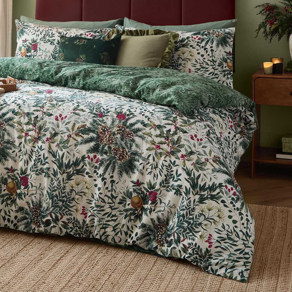 Wylder King Size Pine Green Winter Foliage Brushed Cotton Reversible Duvet Cover Set Image 3