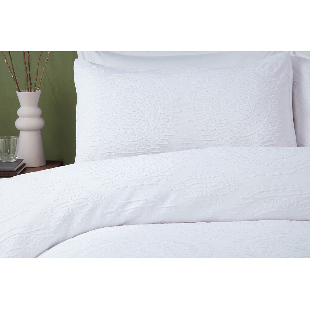 Kingsbridge Duvet Cover and Pillowcase Set - White / Superking Image 2