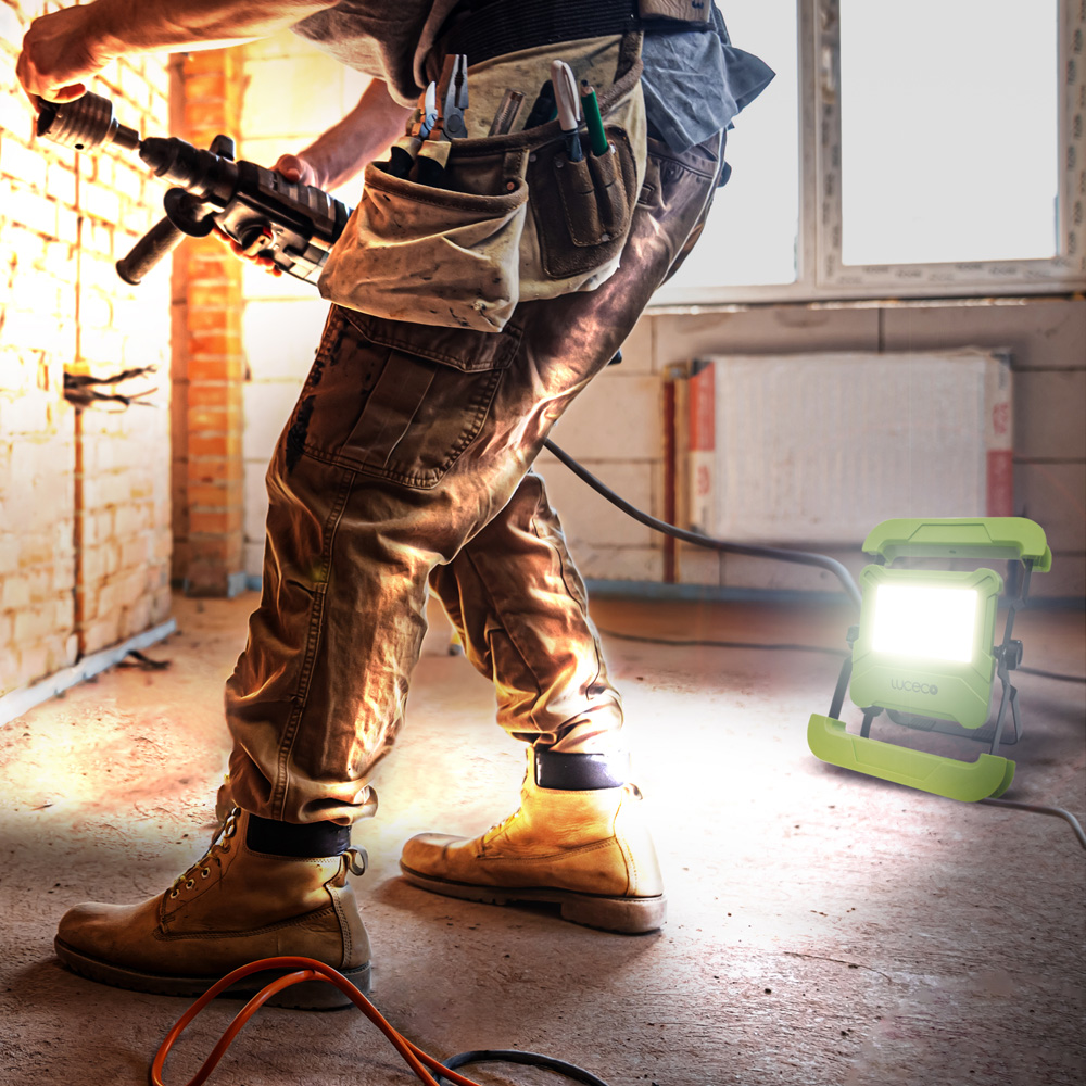 Luceco Foldable Compact Work Light with 13A Power Socket Image 2