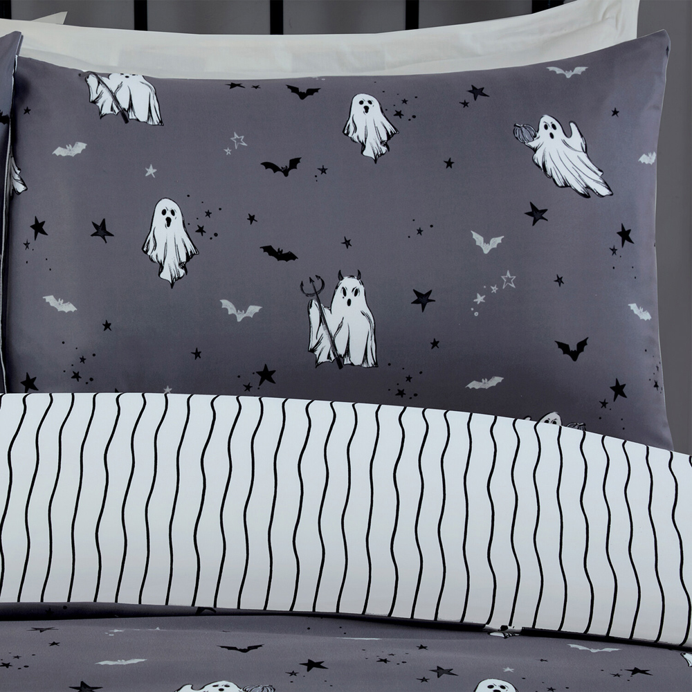 Ghostly Ghouls Duvet Set Grey Superking Image 3