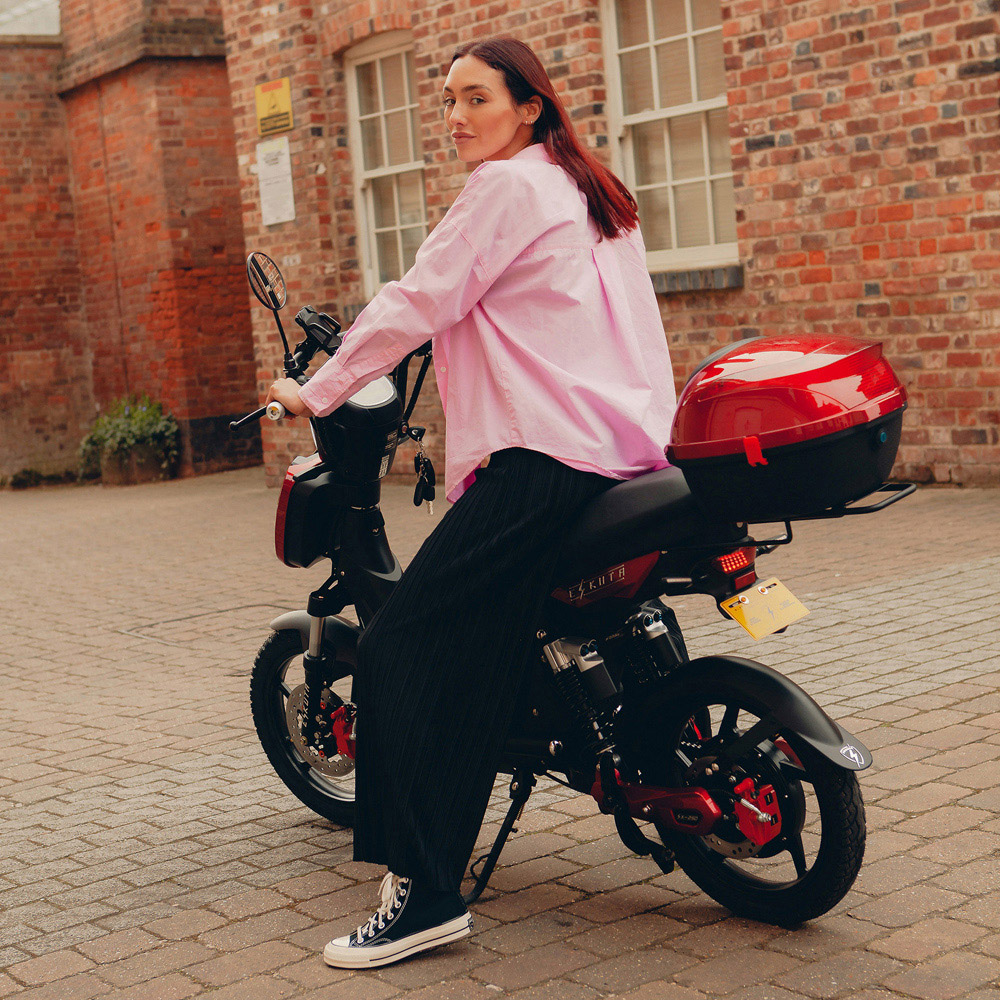 Eskuta SX-250 Tourer Gloss Candy Red Electric Bike 48V Image 6
