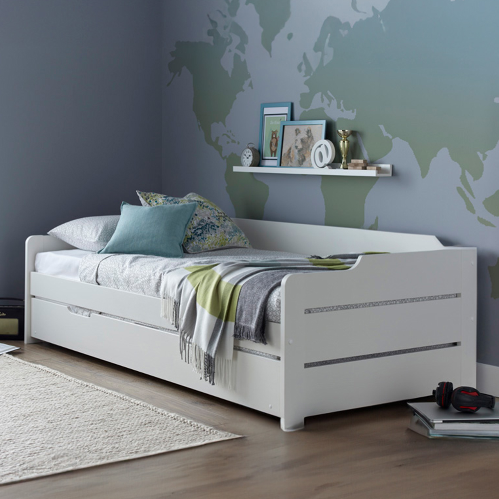 Copella White Guest Bed and Trundle Image 1