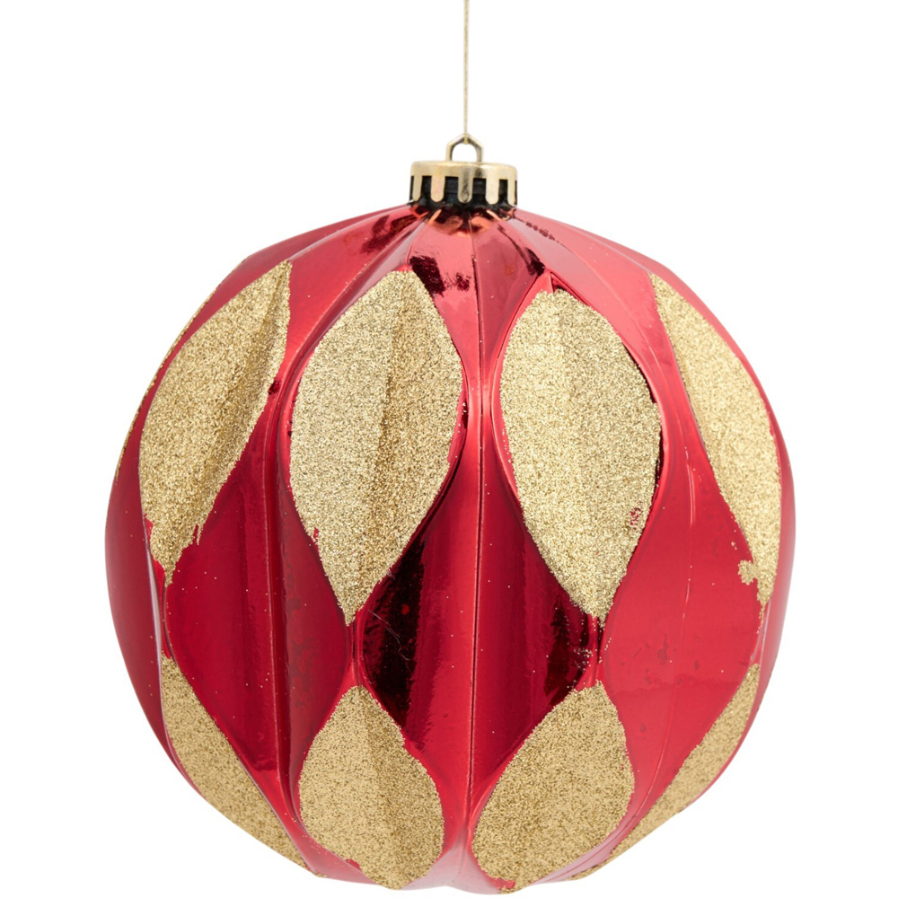 Set of 32 Timeless Christmas Baubles Image 4