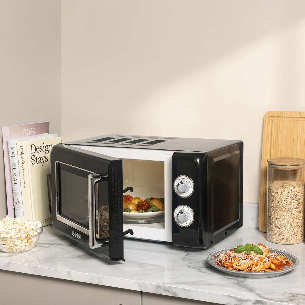 Haden 214591 Retro Black 17L Manual Microwave 700W Image 2