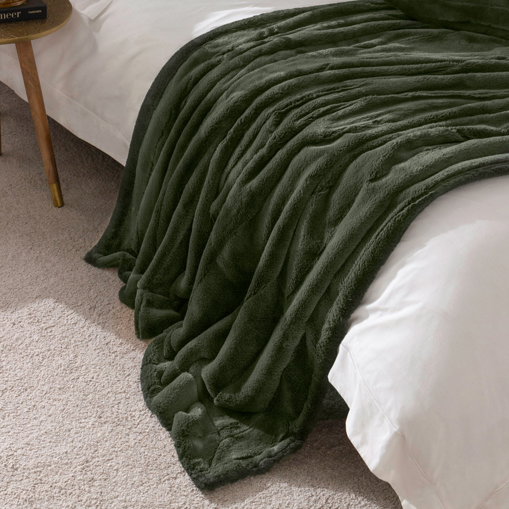 Paoletti Empress Pine Faux Fur Throw 140 x 200cm Image 4