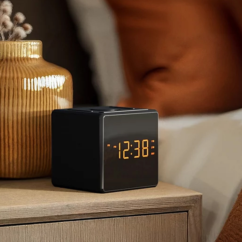 Philips TAR4500 Dual Alarm FM Clock Radio with USB-C Charging Port Image 2