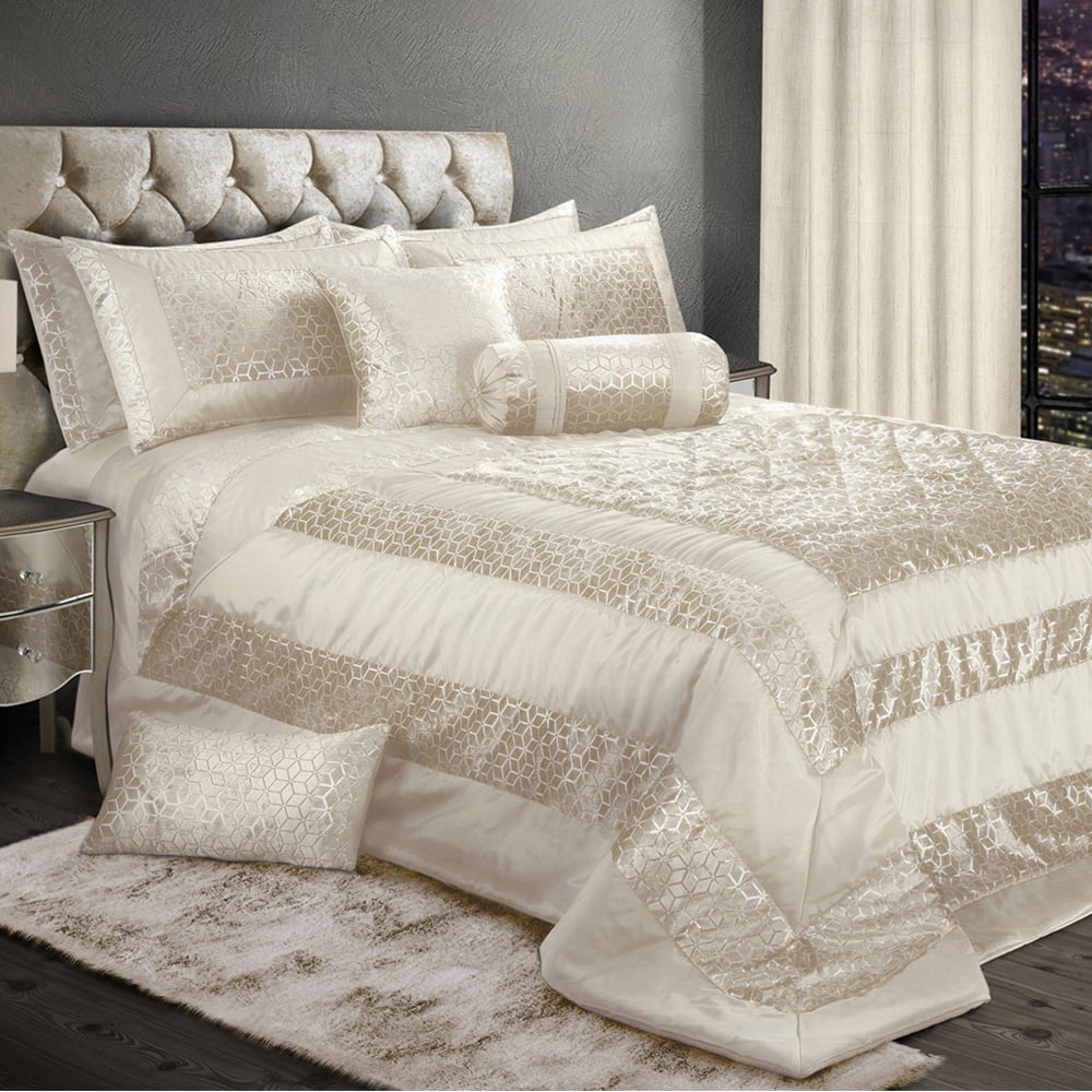 Intimates Vera Single Cream Bedspread Image