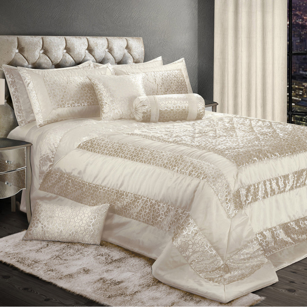Intimates Vera Double Cream Bedspread Image