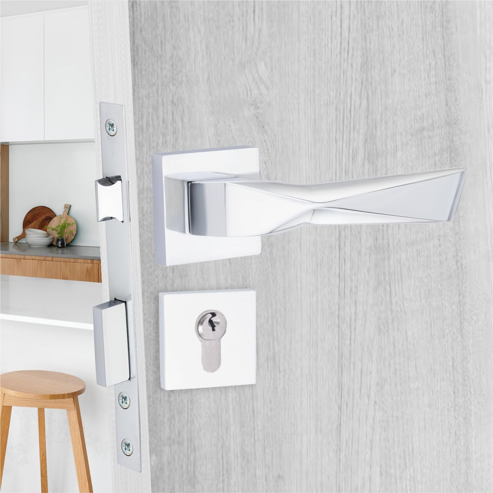 Golden Grace Polished Chrome Aura Euro Lock Door Handle Set Image 3