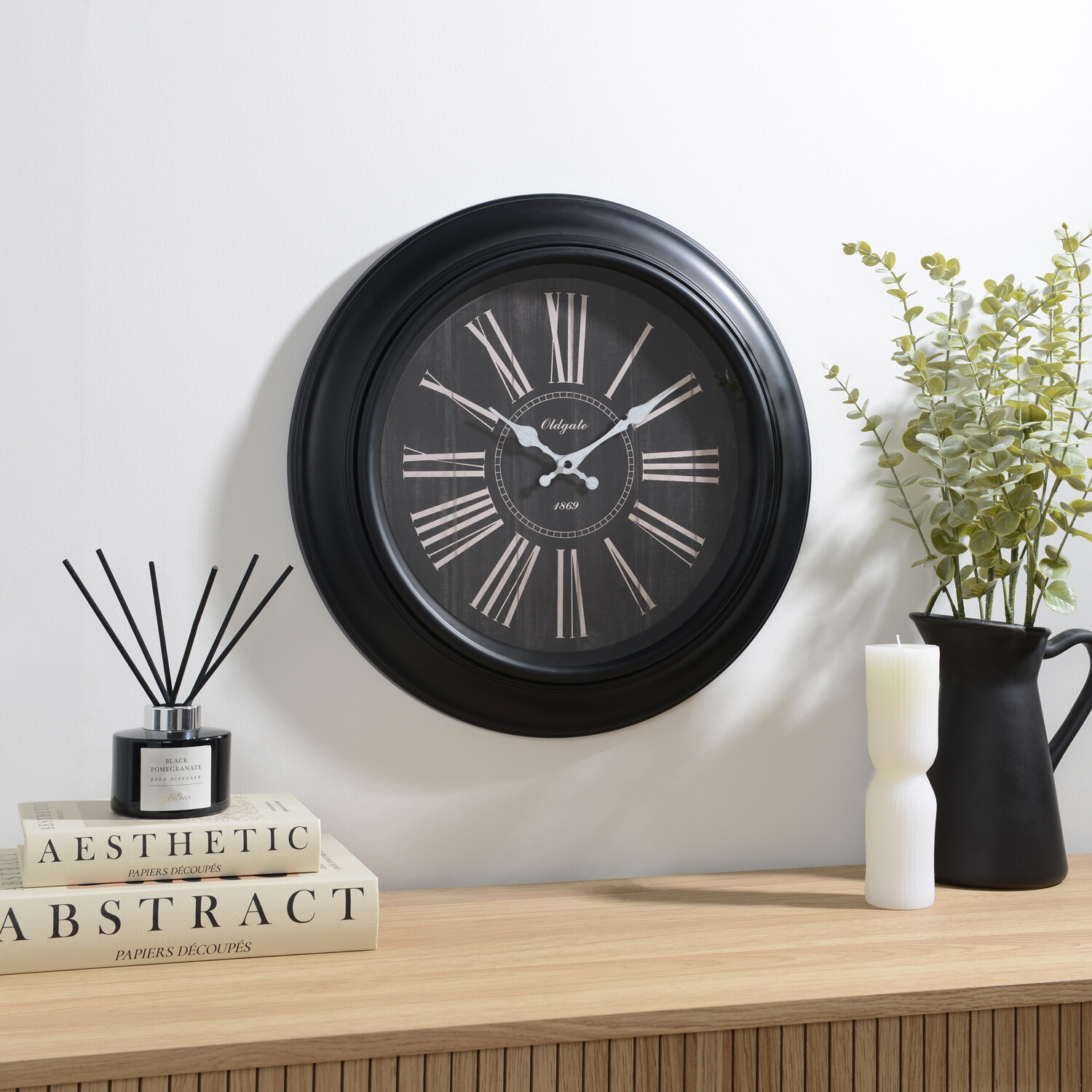 Round Wall Clock Black Image 2