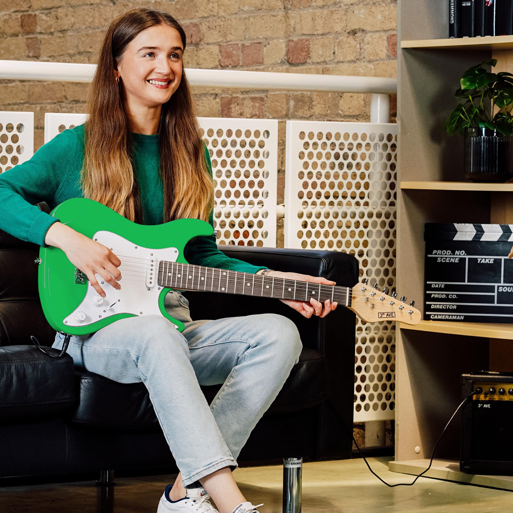 3rd Avenue Green 3/4 Size Electric Guitar Set Image 2