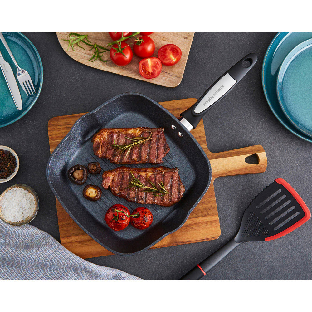 Morphy Richards 26cm Black Graphite Forged Aluminium Ceramica Square Grill Pan Image 3