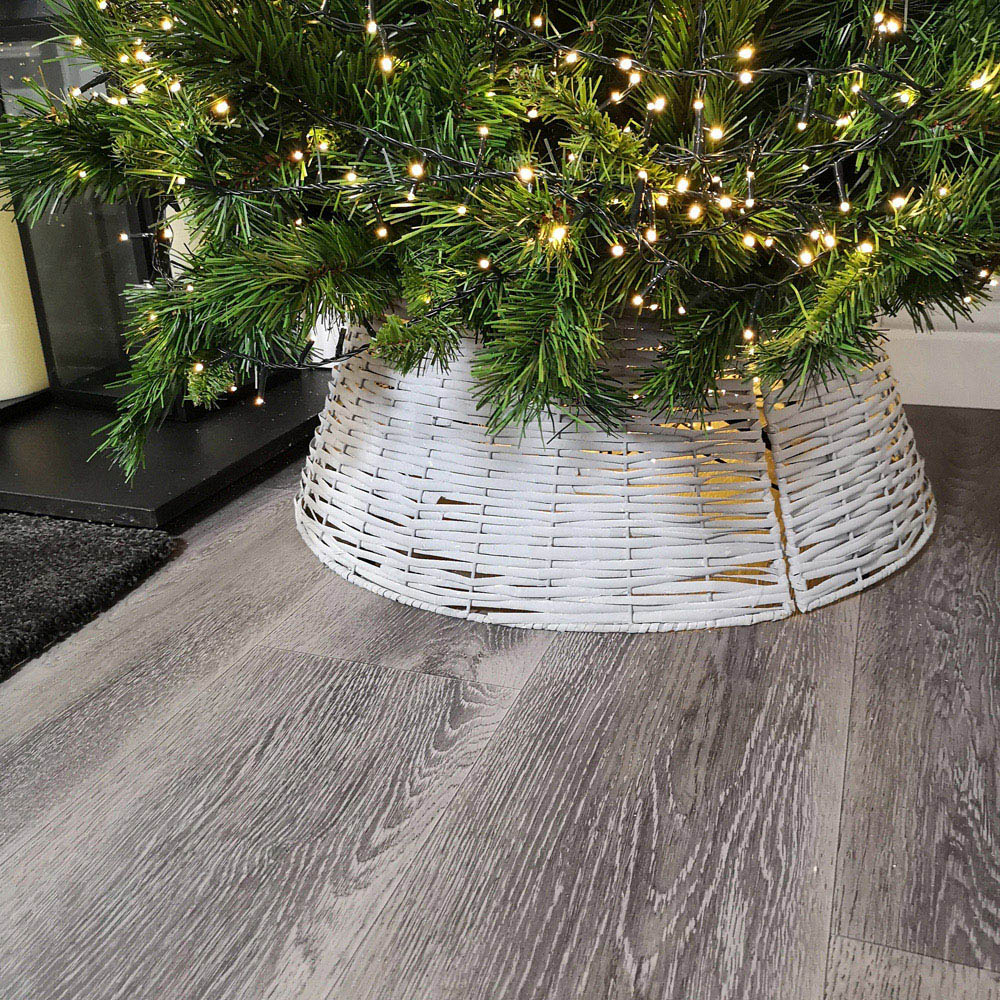 Samuel Alexander Light Grey KD Rattan Large Christmas Tree Skirt Image 5