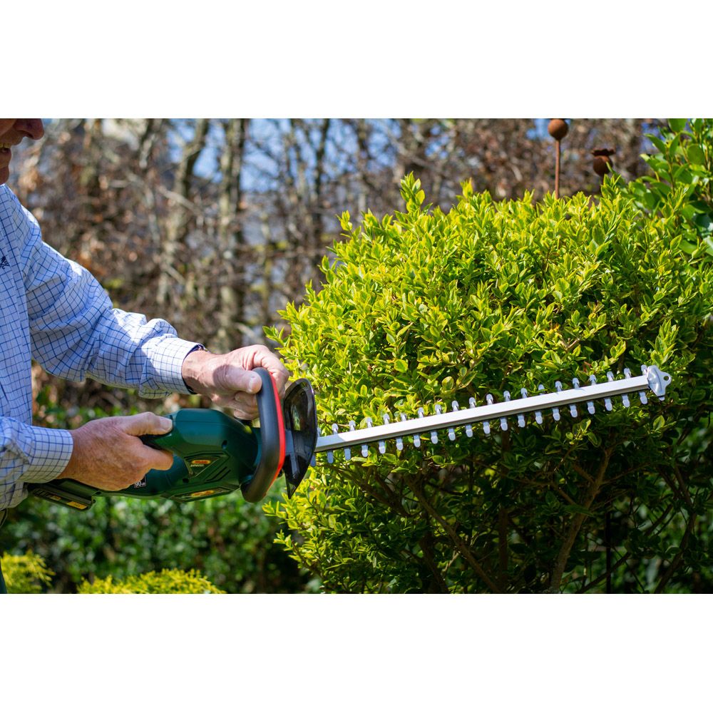 Webb cordless discount hedge trimmer