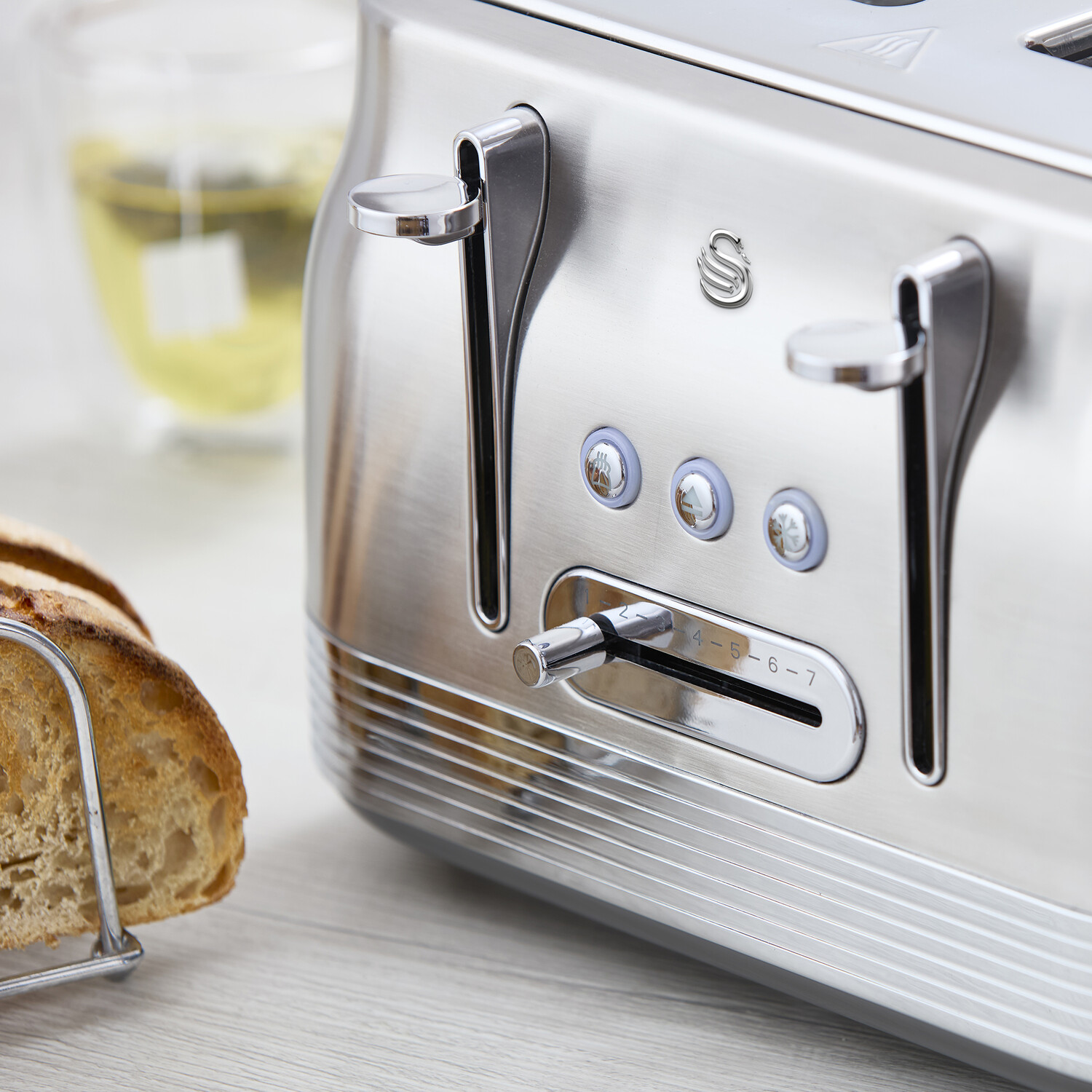 Swan Retro Revive 4 Slice Toaster Silver Image 4