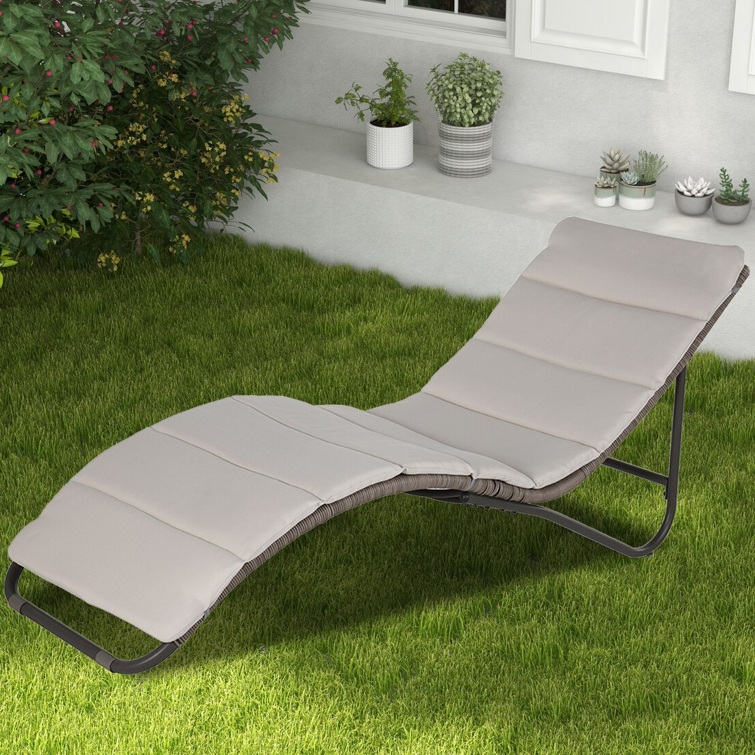 Malay Oxford Cream Sun Lounger Image 1